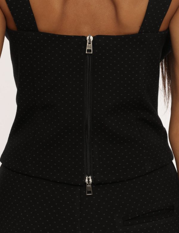 Top Vougue nero - COMPOSIZIONE E VESTIBILITÀ:68% viscosa 27% nylon 5% elastaneLa modella è alta 176 cm e indossa la taglia S