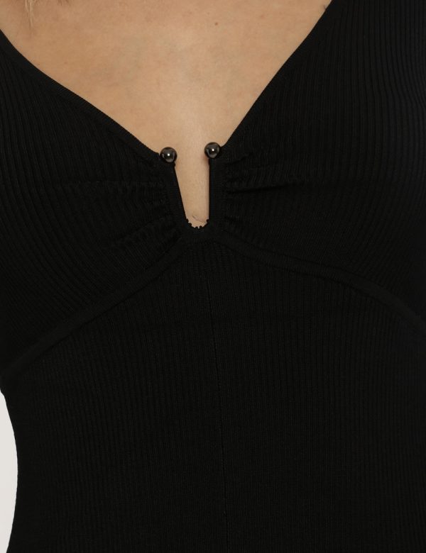 Vestito Guess nero - COMPOSIZIONE E VESTIBILITÀ:85% viscosa 13% poliamide 2% elastaneLa modella è alta 172 cm e indossa la t