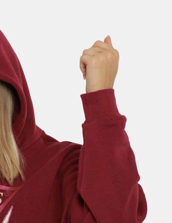 Felpa Guess bordeaux - COMPOSIZIONE E VESTIBILITÀ:60% cotone 40% poliestereLa modella è alta 172 cm e indossa la taglia S. L