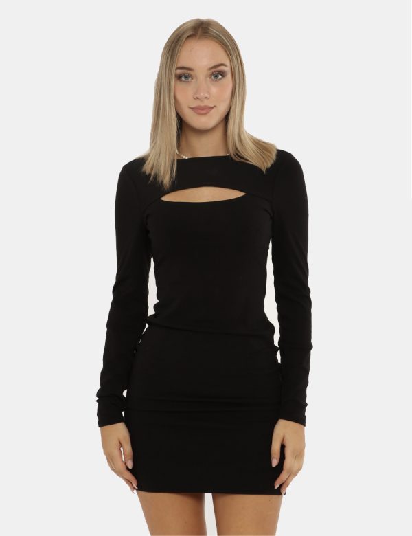 Vestito Guess nero - COMPOSIZIONE E VESTIBILITÀ:90% viscosa 10% elastaneLa modella è alta 172 cm e indossa la taglia S. La v