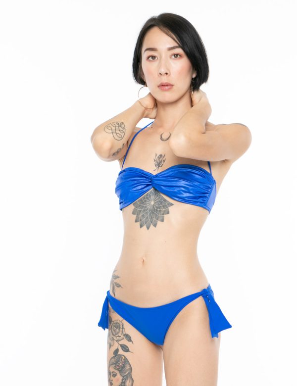 Costume Sundek bikini tinta unita - 89% poliammide 11% elastinaLa modella indossa la taglia 40 e la vestibilità del capo è r