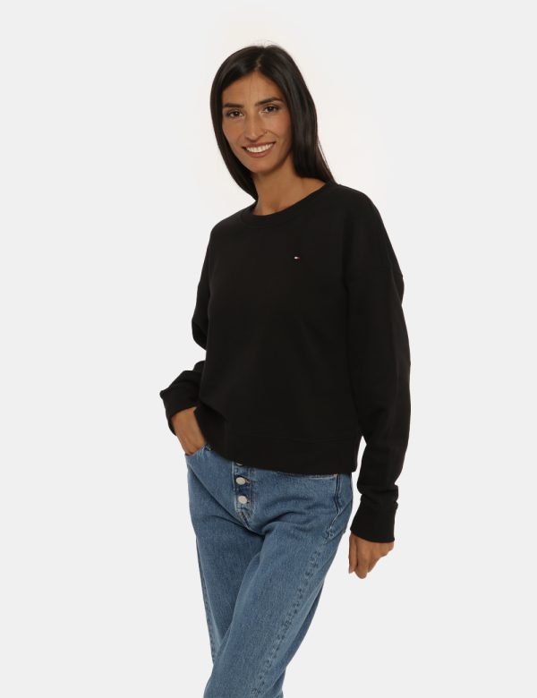 Felpa Tommy Hilfiger nero - COMPOSIZIONE E VESTIBILITÀ:100% cotoneLa modella è alta 176 cm e indossa la taglia S. La vestibi