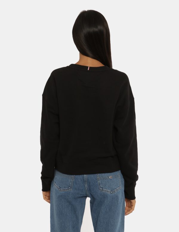 Felpa Tommy Hilfiger nero - COMPOSIZIONE E VESTIBILITÀ:100% cotoneLa modella è alta 176 cm e indossa la taglia S. La vestibi