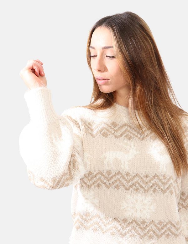 Maglione Only fantasia natalizia - 100% acrilicoLa modella indossa la taglia S e la vestibilità del capo è regolare. Spalle: