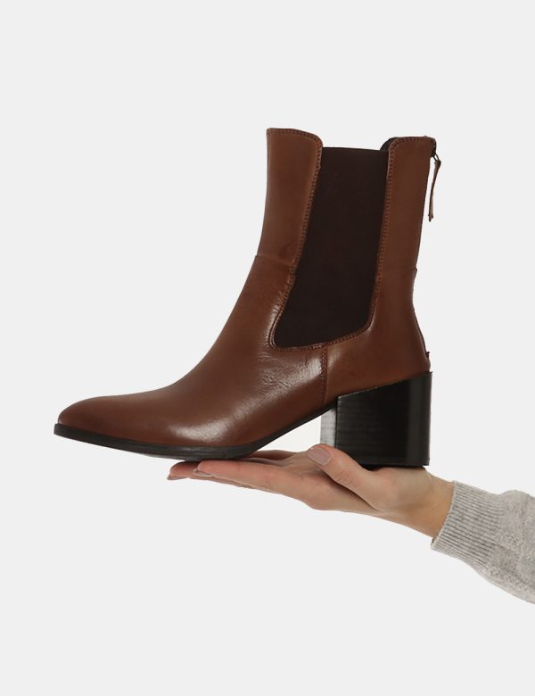 Stivaletto Cafè Noir Tronchetto con elastico - Vero cuoio e altri materialiLa modella indossa il numero 39 e la vestibilità