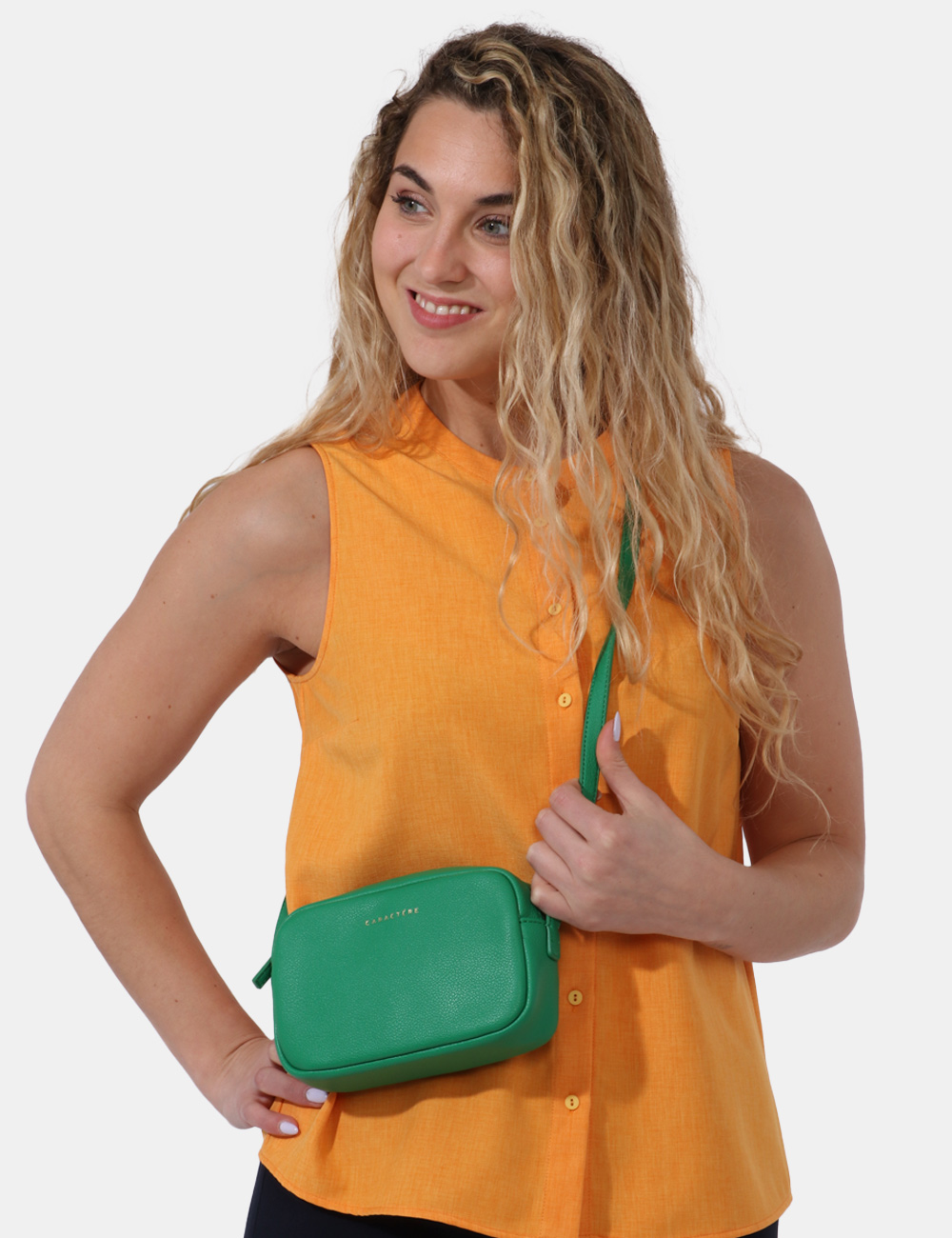 Z202E0-020A-SU_VERDE_PE24_1 Borsa Caractere Verde - Borsa a tracolla di piccole dimensioni in simil pelle ed in total verde. La bag si compone di unico