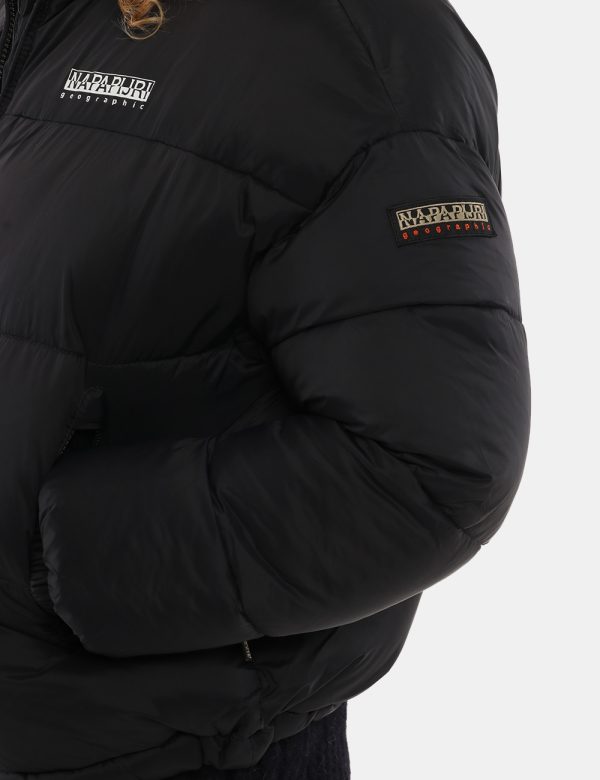 Piumino Napapijri trapuntato con logo - 100% poliestereLa modella indossa la taglia S e la vestibilità del capo è regolare.