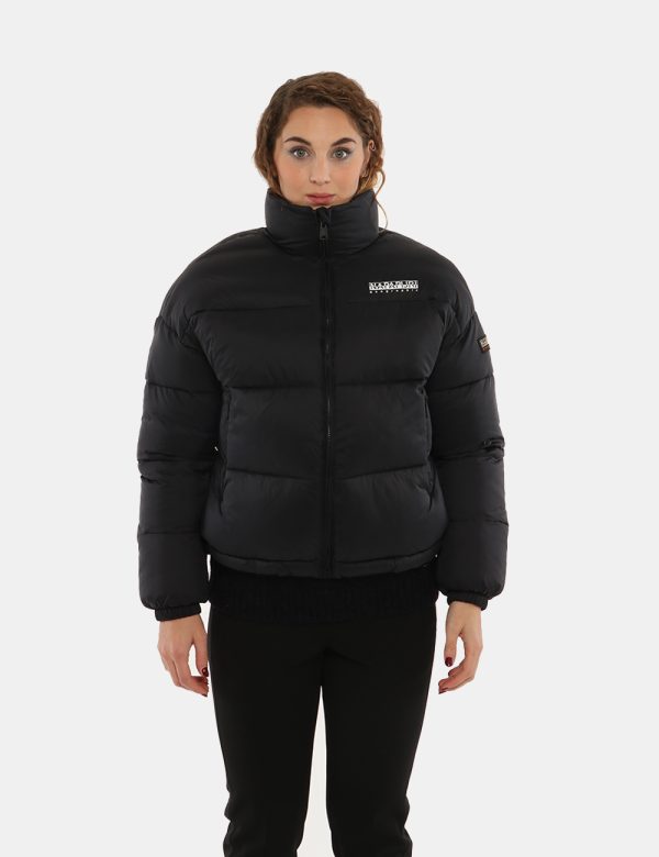 Piumino Napapijri trapuntato con logo - 100% poliestereLa modella indossa la taglia S e la vestibilità del capo è regolare.