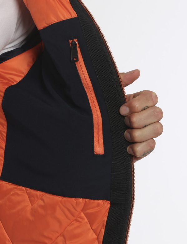 Giubbino Napapijri blu - COMPOSIZIONE E VESTIBILITÀ:strato esterno: 92% poliestere 8% elastomultiestere. Fodera e imbottitur