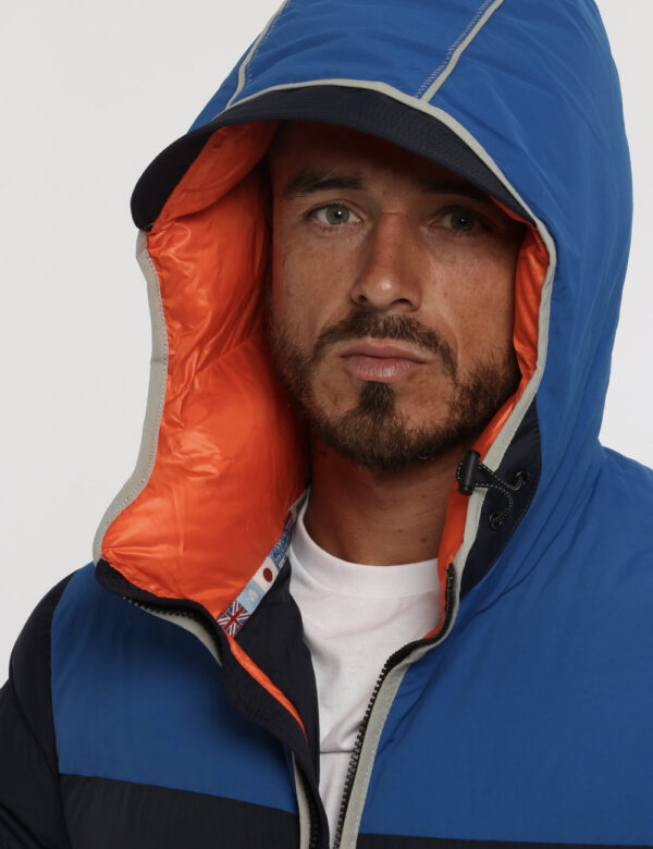 Piumino Napapijri blu - COMPOSIZIONE E VESTIBILITÀ:strato esterno: 100% poliammide Rivestimento: 100% poliacrilato Fodera e