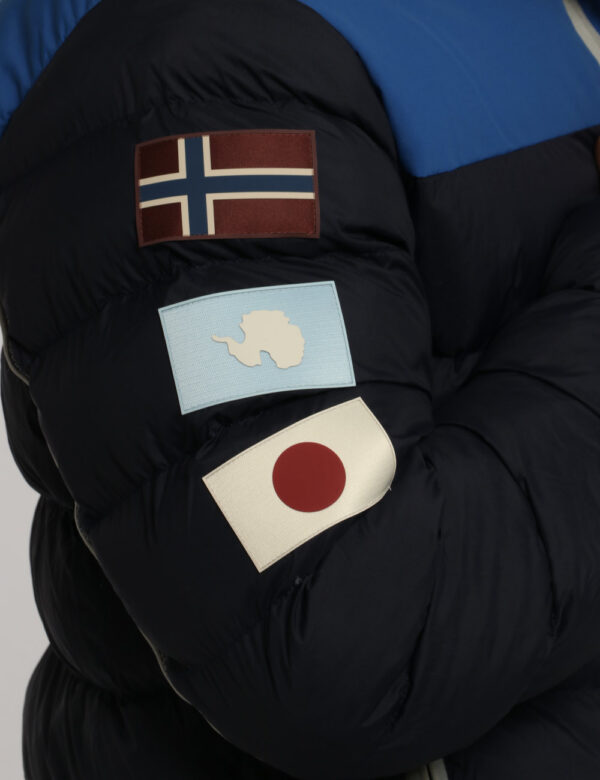 Piumino Napapijri blu - COMPOSIZIONE E VESTIBILITÀ:strato esterno: 100% poliammide Rivestimento: 100% poliacrilato Fodera e
