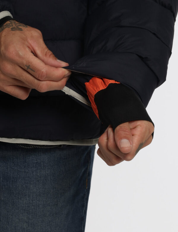 Piumino Napapijri blu - COMPOSIZIONE E VESTIBILITÀ:strato esterno: 100% poliammide Rivestimento: 100% poliacrilato Fodera e