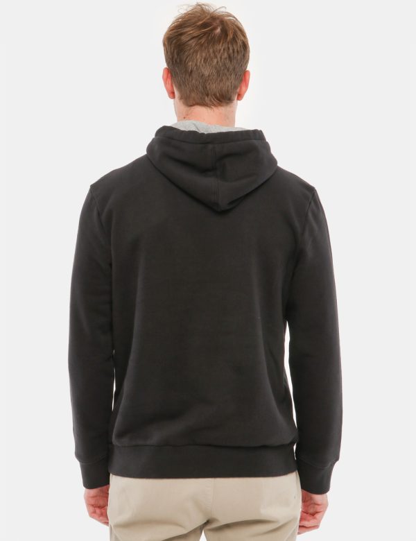 Felpa Napapijri con cappuccio - 100% cotoneIl modello indossa la taglia L ed è alto 184 cm e la vestibilità è regolare. Spal