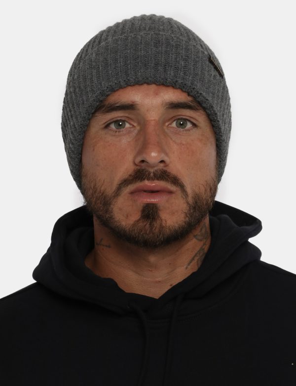 Cappello Napapijri grigio - COMPOSIZIONE E VESTIBILITÀ:100% acrilicoCONSIGLI DI STILE:Cappello modello berretto in total gri