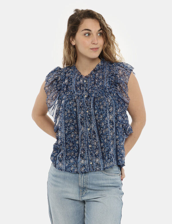 Camicia Pepe Jeans camicia più top fantasia blu - COMPOSIZIONE E VESTIBILITÀ:100% poliestereLa modella è alta 170 cm e indos