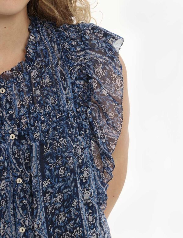 Camicia Pepe Jeans camicia più top fantasia blu - COMPOSIZIONE E VESTIBILITÀ:100% poliestereLa modella è alta 170 cm e indos
