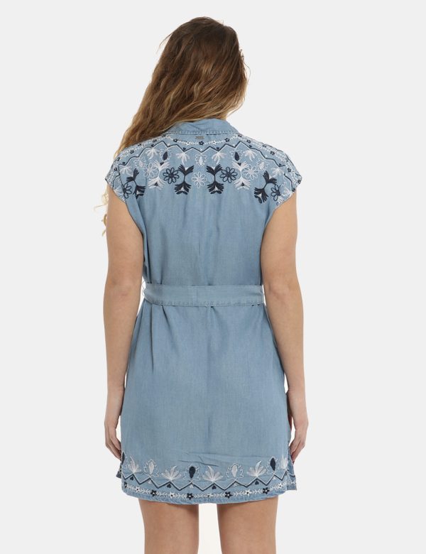 Vestito Pepe Jeans denim - COMPOSIZIONE E VESTIBILITÀ:100% lyocellLa modella è alta 170 cm e indossa la taglia S. La vestibi