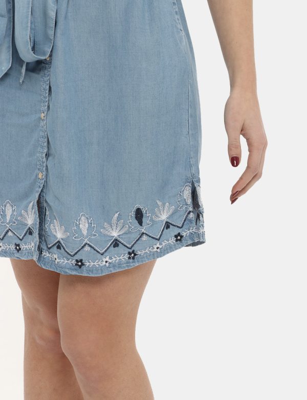 Vestito Pepe Jeans denim - COMPOSIZIONE E VESTIBILITÀ:100% lyocellLa modella è alta 170 cm e indossa la taglia S. La vestibi