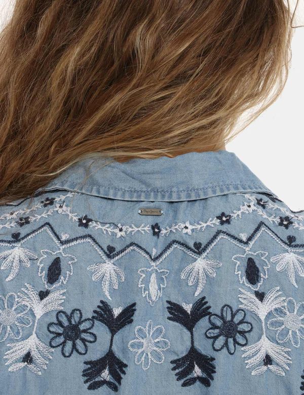 Vestito Pepe Jeans denim - COMPOSIZIONE E VESTIBILITÀ:100% lyocellLa modella è alta 170 cm e indossa la taglia S. La vestibi