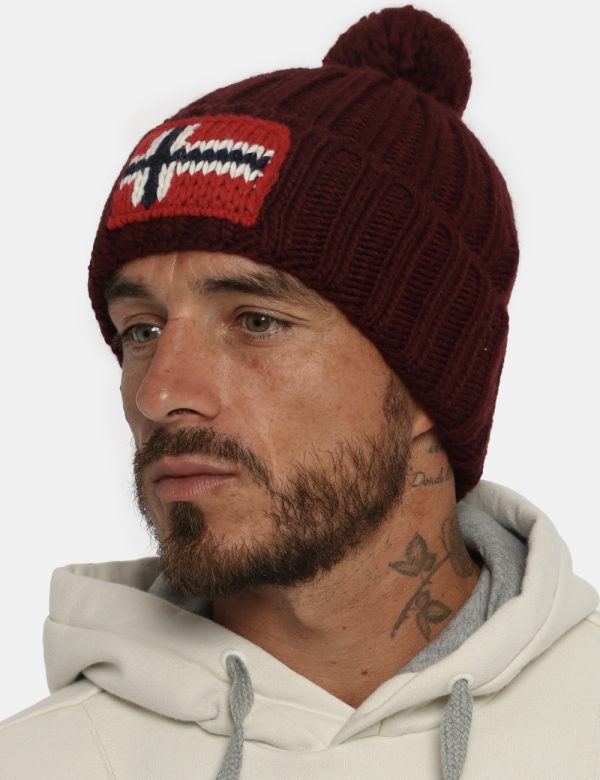 Cappello Napapijri bordeaux - COMPOSIZIONE E VESTIBILITÀ:75% acrilico 10% lana 10% poliamide 5% viscosaCONSIGLI DI STILE:Cap
