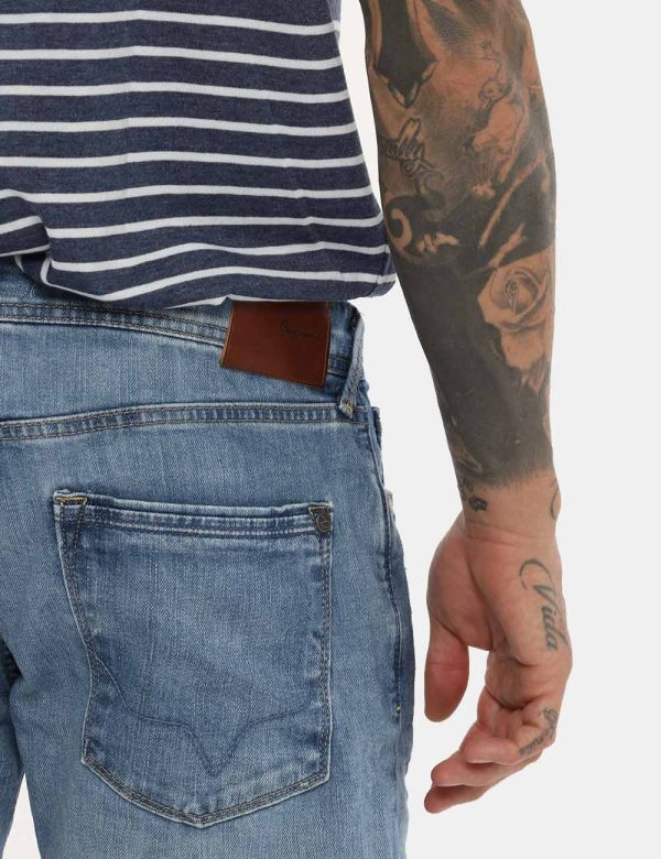 Bermuda Pepe Jeans denim - COMPOSIZIONE E VESTIBILITÀ:55% lino 45% cotoneLa modella è alta 170 cm e indossa la taglia S. La