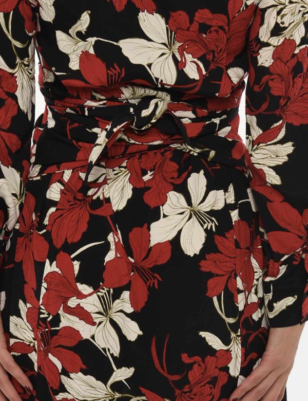 Vestito Pinko floreale - 100% viscosaLa modella indossa la taglia S è alta 170 cm e la vestibilità è regolare. Spalle: 46cm
