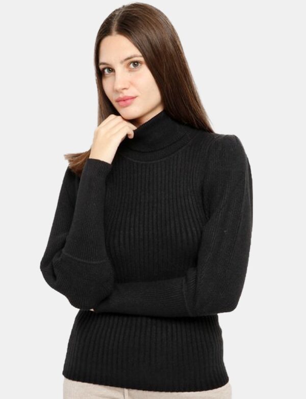 Maglione Smiling London a coste - 48% viscosa 28% poliestere 24% nylonLa modella indossa la taglia S ed è alta 178 cm e la