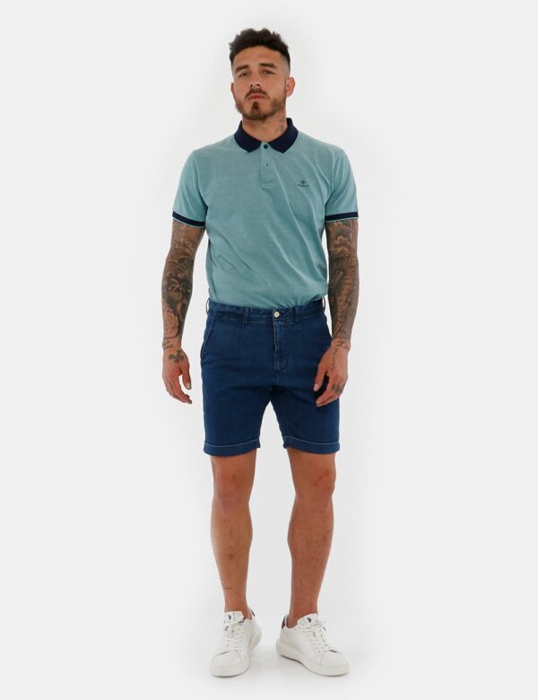 Bermuda Gant con risvolto - 97% cotone 3% elastinaIl modello indossa la taglia 31 ed è alto 178 cm e la vestibilità è morbid