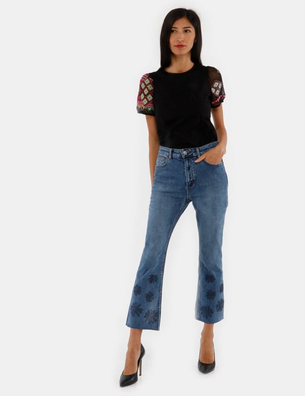 Jeans Desigual floreali - 98% cotone 2% elastinaLa modella indossa la taglia 40 ed è alta 178 cm e la vestibilità è regolare