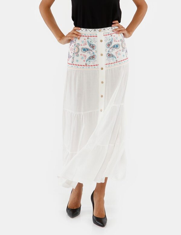 Gonna Desigual ricamata - 86% viscosa 14% linoLa modella indossa la taglia S ed è alta 178 cm e la vestibilità è regolareCre
