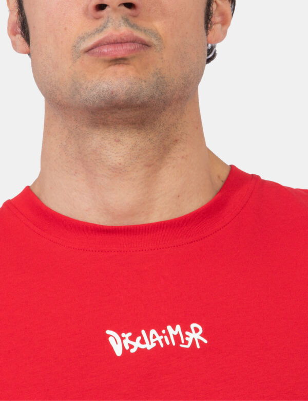 T-shirt Disclaimer Rosso - T-shirt su sfondo rosso scarlatto con stampa logo brand bianco sul fronte e stampa bianca sul ret