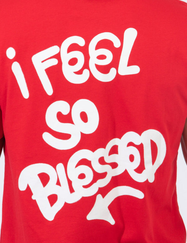 T-shirt Disclaimer Rosso - T-shirt su sfondo rosso scarlatto con stampa logo brand bianco sul fronte e stampa bianca sul ret