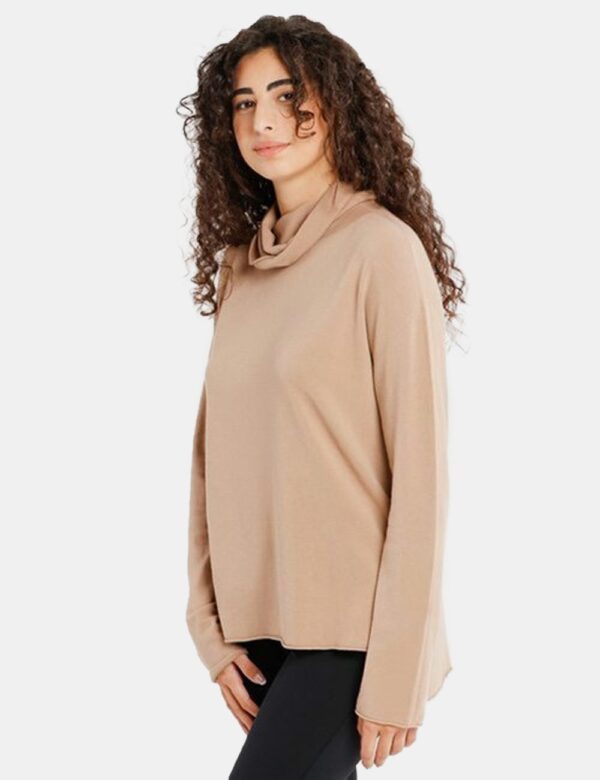 Maglia Rue De Clerie a collo alto - La modella indossa la taglia S ed è alta 175 cm e la vestibilità è comodaEleganza e semp