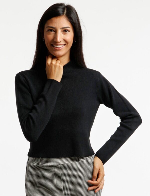 Maglia Rue De Clerie corta - La modella indossa la taglia SM ed è alta 175 cm e la vestibilità è regolareUn classico della m
