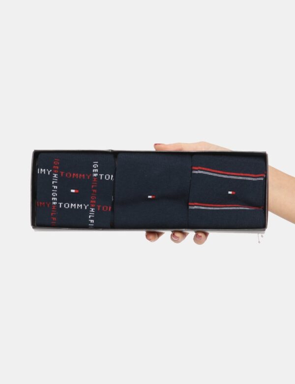 Calze Tommy Hilfiger blu - COMPOSIZIONE E VESTIBILITÀ:73% cotone 25% poliamide 2% elastaneCONSIGLI DI STILE:Cofanetto pack