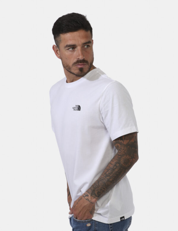 T-shirt The North Face Bianco - T-shirt su base bianca con piccola stampa logo brand sia sul fronte sia sul retro in nero. L