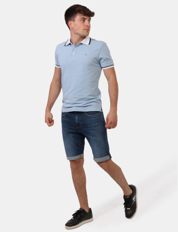 Bermuda Gas Jeans - Bermuda modello jeans, in total blu denim con risvoltino. Presenti tasche sagomate sul fronte e tasche a