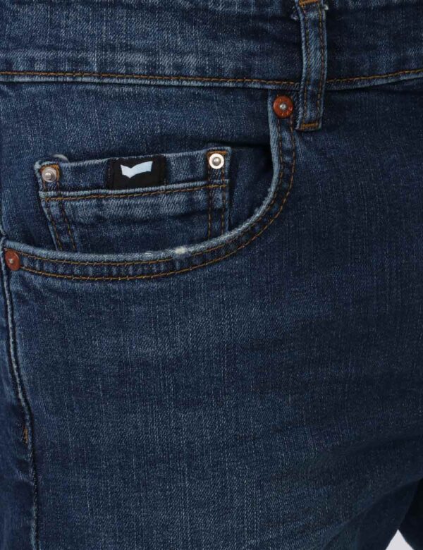 Bermuda Gas Jeans - Bermuda modello jeans, in total blu denim con risvoltino. Presenti tasche sagomate sul fronte e tasche a