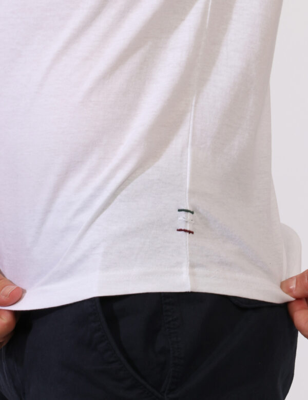 T-shirt Aeronautica Italiana Bianco - T-shirt classica su base bianca con stampa centrale logo brand in grigio. La vestibili