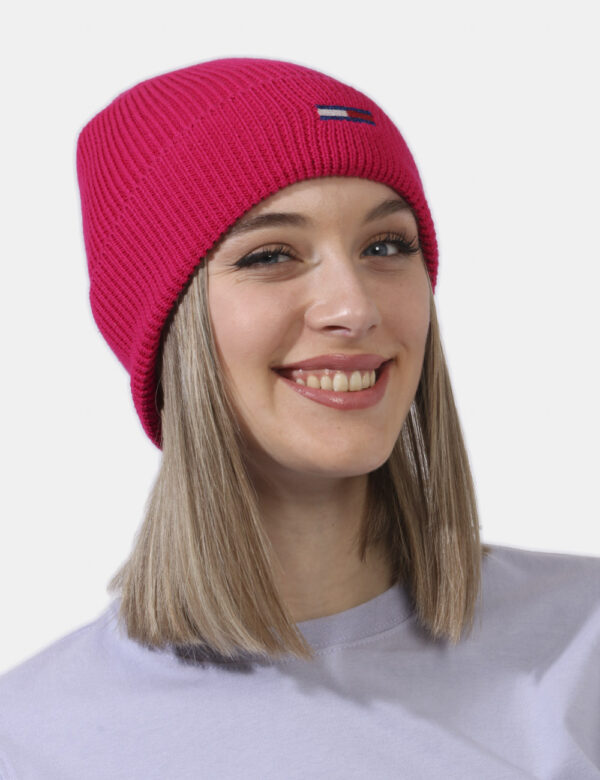 Cappello Tommy Hilfiger fucsia - COMPOSIZIONE E VESTIBILITÀ:50% acrilico 50% cotoneCONSIGLI DI STILE:Cappello modello berret