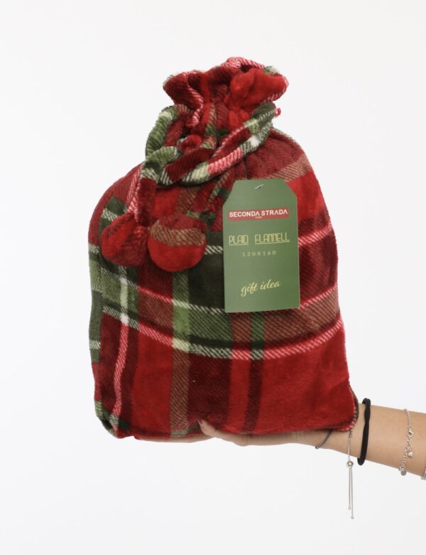 Plaid Seconda Strada riquadri verde - COMPOSIZIONE E VESTIBILITÀ:100% poliestereCONSIGLI DI STILE:Plaid natalizio in tonalit