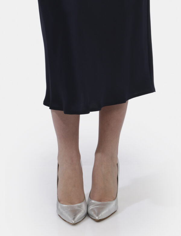 Gonna Emme Marella Blu - Gonna modello longuette in total blu navy lucido. La vestibilità è morbida e regolabile grazie ad e