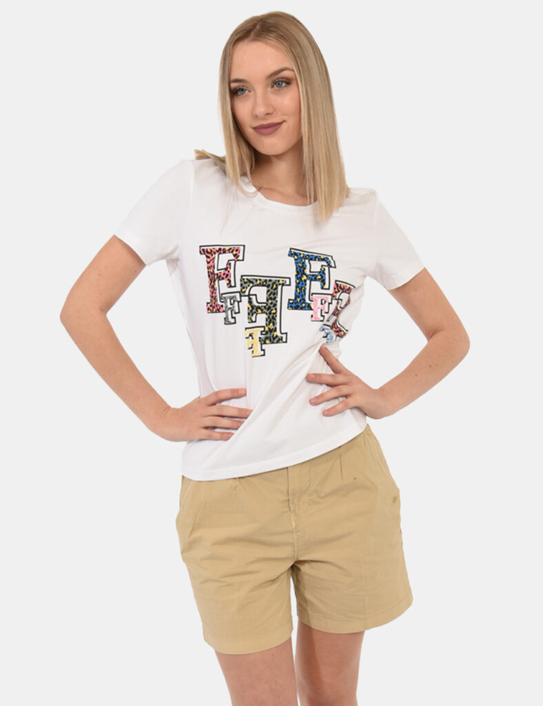 T-shirt Fracomina Bianco - T-shirt su base bianca con colorata stampa centrale che richiama il logo brand. La vestibilità è