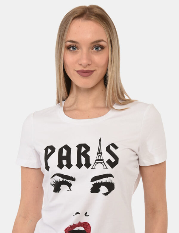 T-shirt Fracomina Bianco - T-shirt su base bianca con stilizzata stampa Paris in nero e rosso. La vestibilità è morbida e re