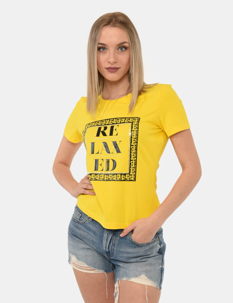 T-shirt Fracomina Giallo - T-shirt su base gialla con stampa centrale in nero più glitter argentati. La vestibilità è morbid