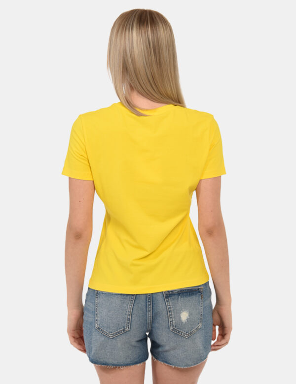 T-shirt Fracomina Giallo - T-shirt su base gialla con stampa centrale in nero più glitter argentati. La vestibilità è morbid