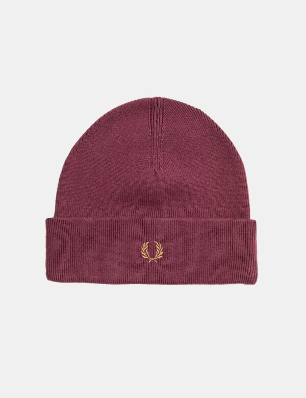 Cappello Fred Perry Bordeaux - Cappello modello berretto in total bordeaux ocra con logo brand ricamato marrone. Il capo pre