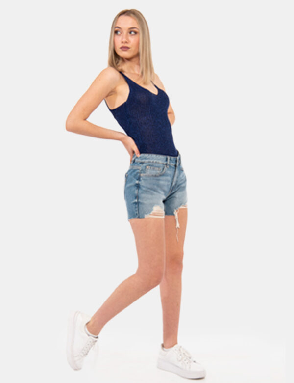 Shorts Fracomina Jeans - Shorts in blu denim corto con tasche sagomate sul fronte e tasche a toppa sul retro. Presenti rippe