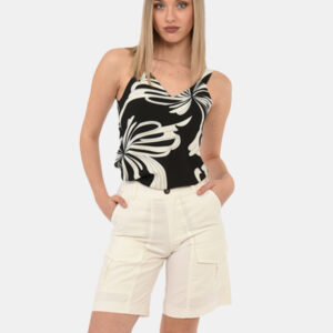 Shorts Fracomina Bianco - Shorts in total bianco con tasche a taglio trasversale più tasche a toppa. La vestibilità è morbid
