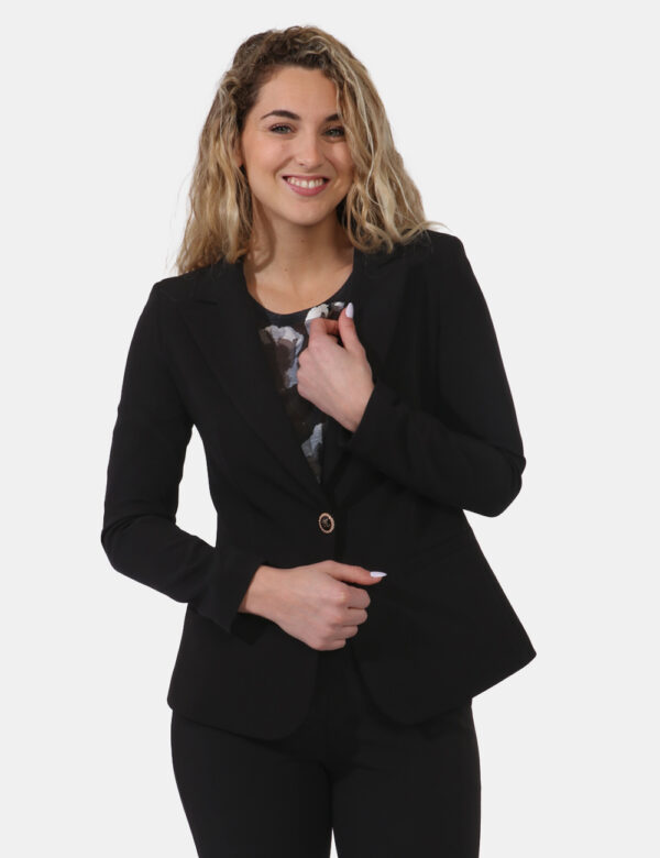 Giacca Pantaloni Eleganti Nero - Giacca classica in total neri con fake tasche a taglio sul fronte. La vestibilità è morbida